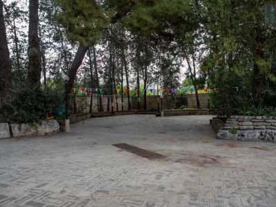 Veniamo infine condotti alle spalle del complesso dove si trova il Parco degli Abbracci: un�area realizzata negli anni �70 come spazio di socialit� e gioco all�aperto per i bambini